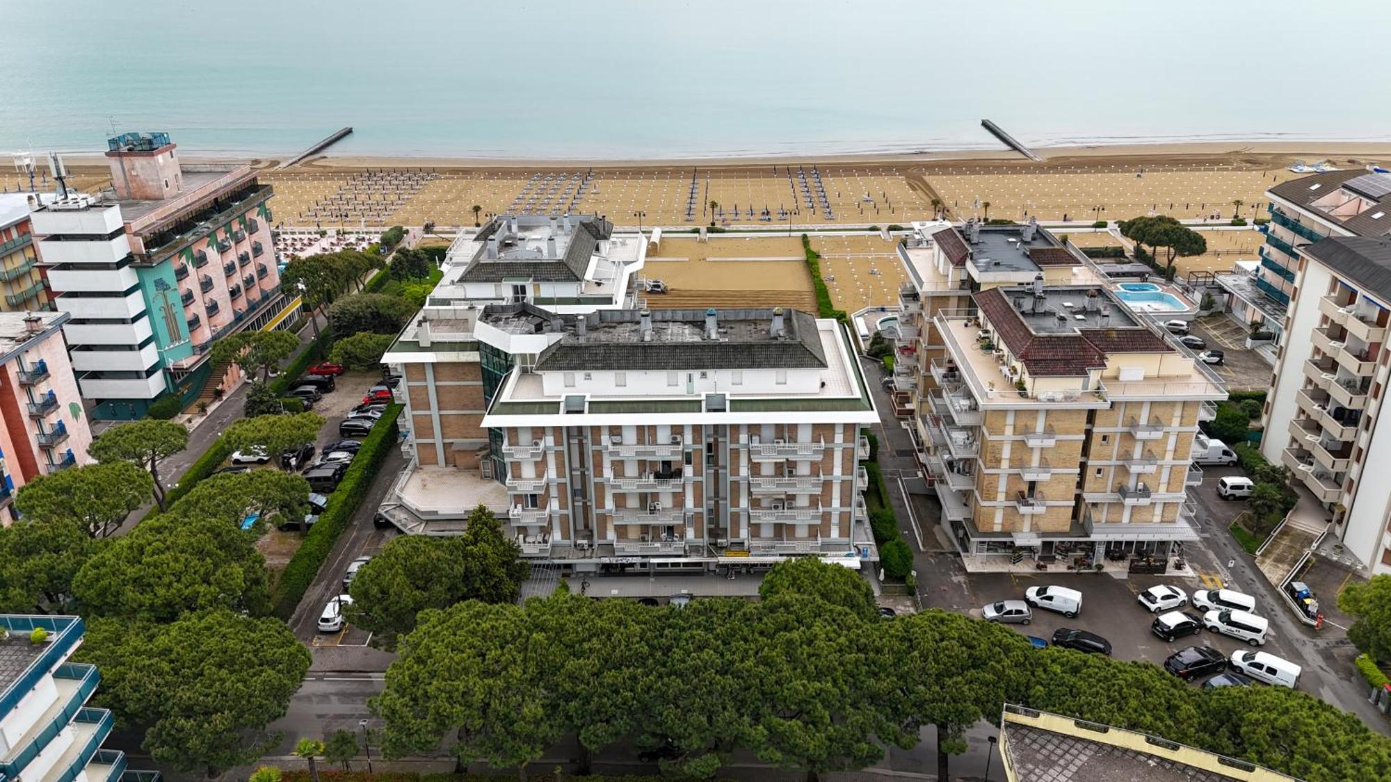 Jesolo Beach! Fronte Mare - Piscina Park E Posto Spiaggia Inclusi Zewnętrze zdjęcie