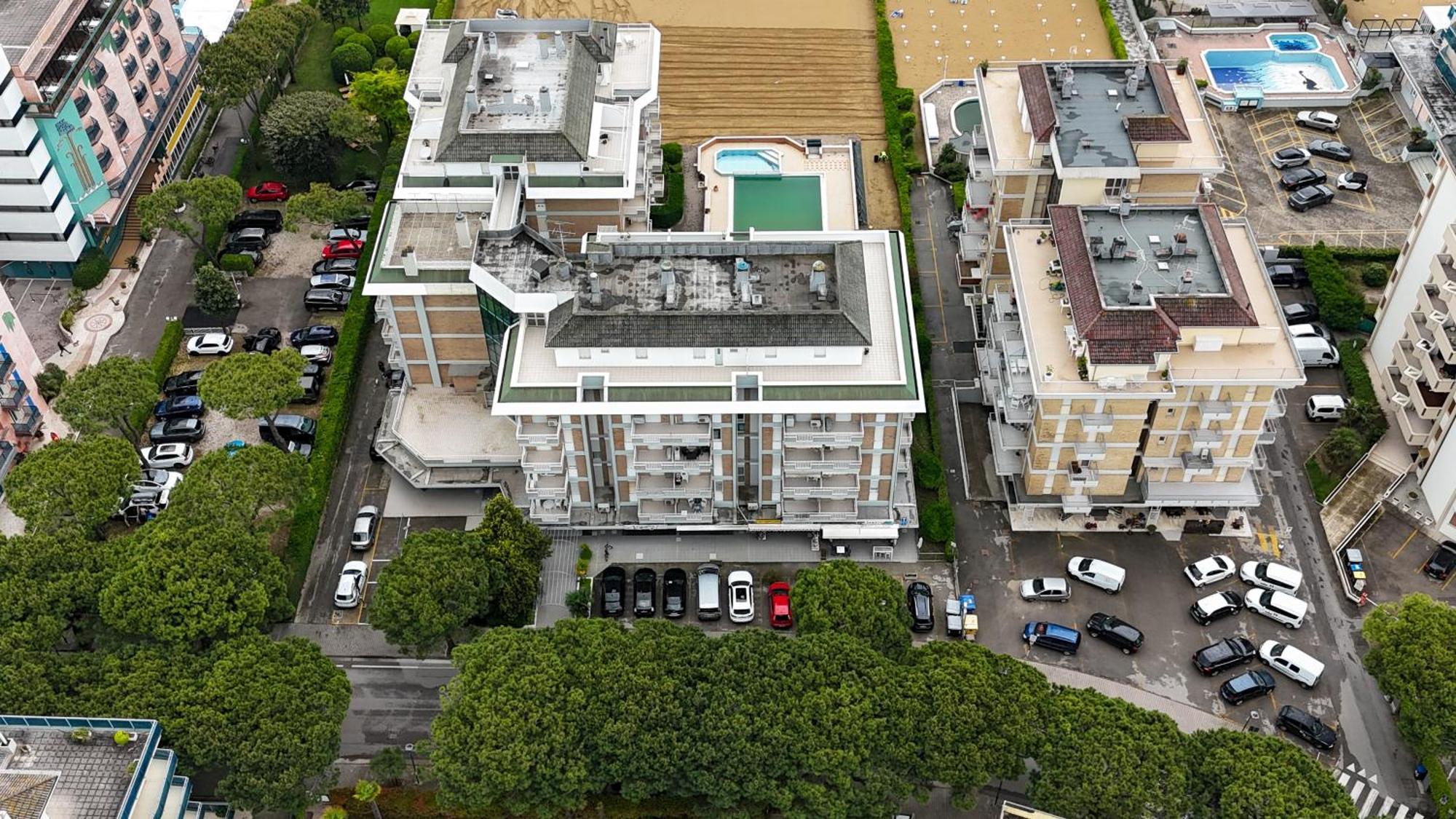 Jesolo Beach! Fronte Mare - Piscina Park E Posto Spiaggia Inclusi Zewnętrze zdjęcie